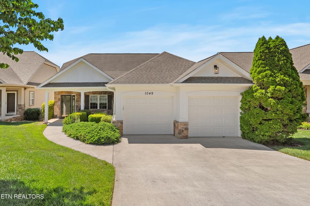 Photo of 1049 Rarity Bay Pkwy, Vonore, TN 37885 (MLS # 1340941)