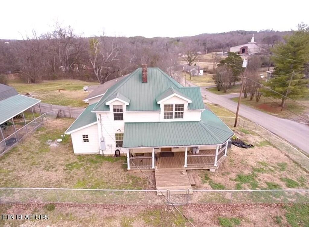 Photo of 304 W 2Nd Ave, Friendsville, TN 37737 (MLS # 1289659)
