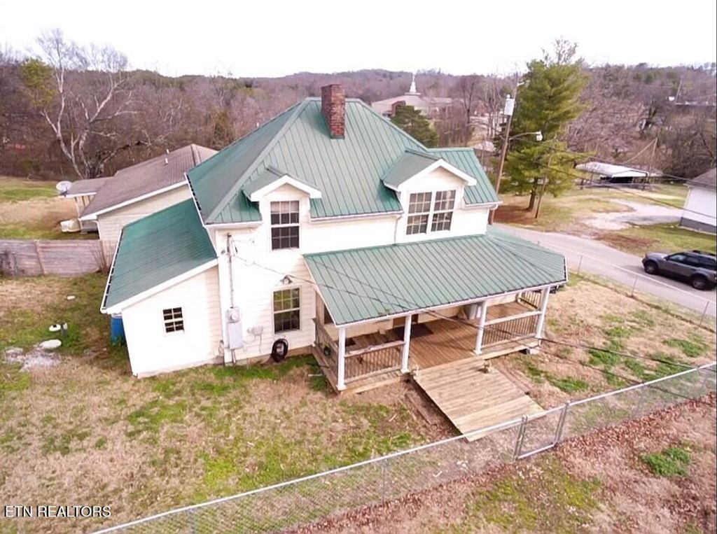 Photo of 304 W 2Nd Ave, Friendsville, TN 37737 (MLS # 1289659)