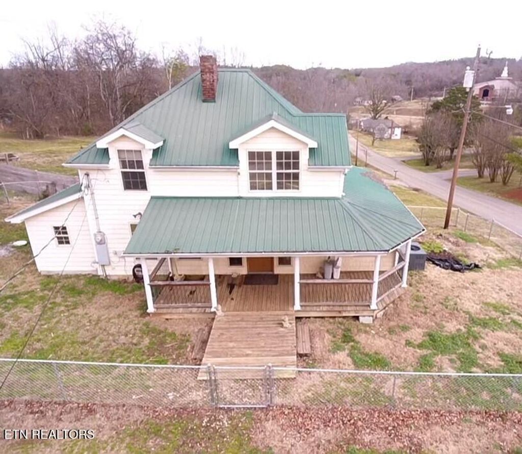 Photo of 304 W 2Nd Ave, Friendsville, TN 37737 (MLS # 1289659)