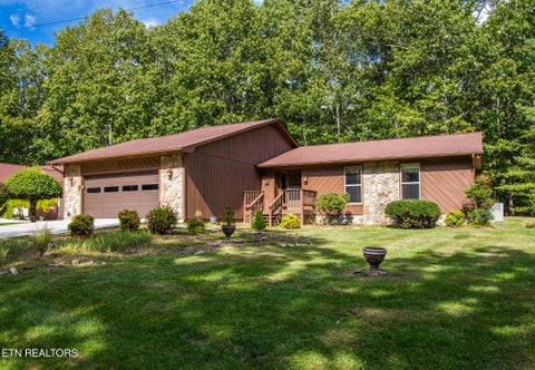 Photo of 120 Lakeside Drive, Crossville, TN 38558 (MLS # 1358383)