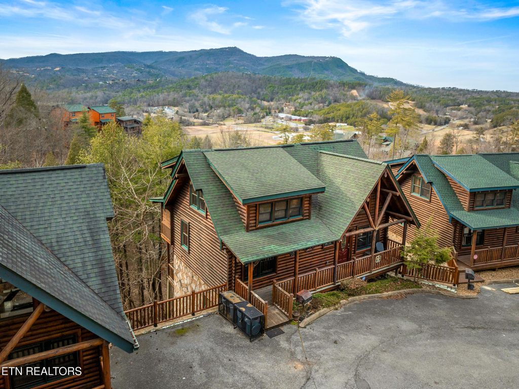 Photo of 2214 Quiet Valley Way, Pigeon Forge, TN 37862 (MLS # 1330910)