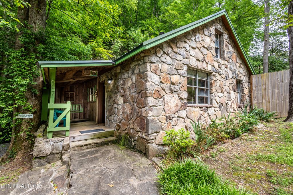 Photo of 607 Rush Branch Rd, Pigeon Forge, TN 37863 (MLS # 1301902)
