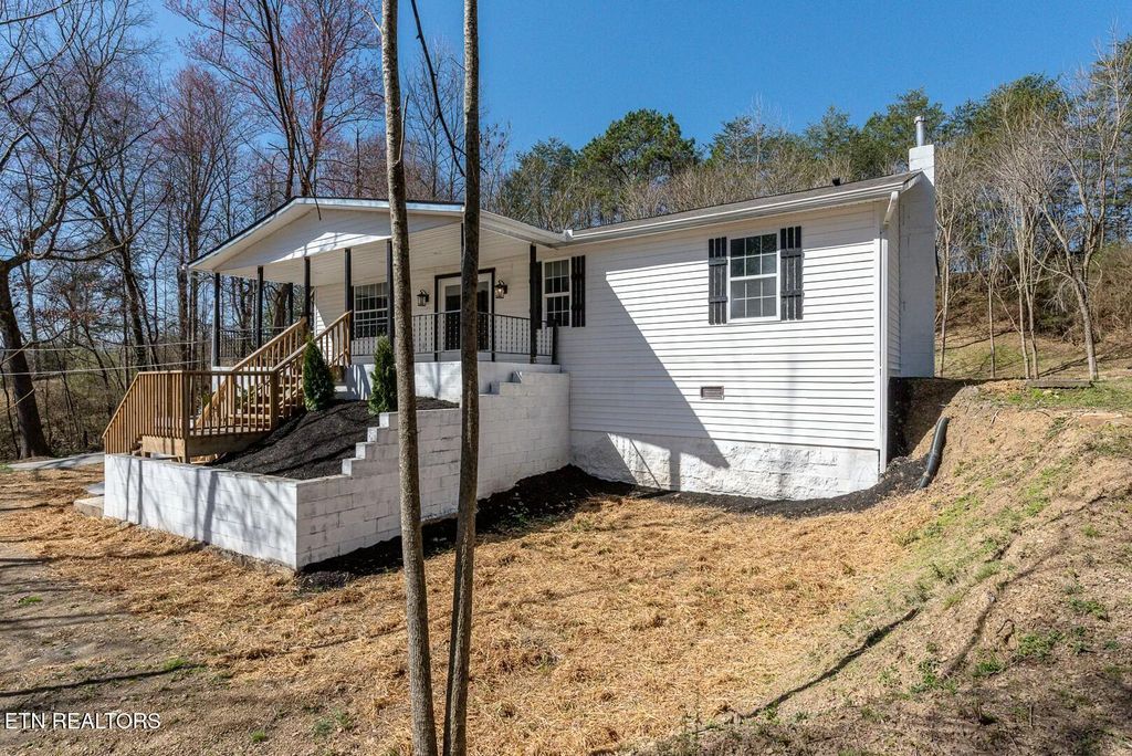 Photo of 2055 Lake City Hwy, Clinton, TN 37716 (MLS # 1297557)