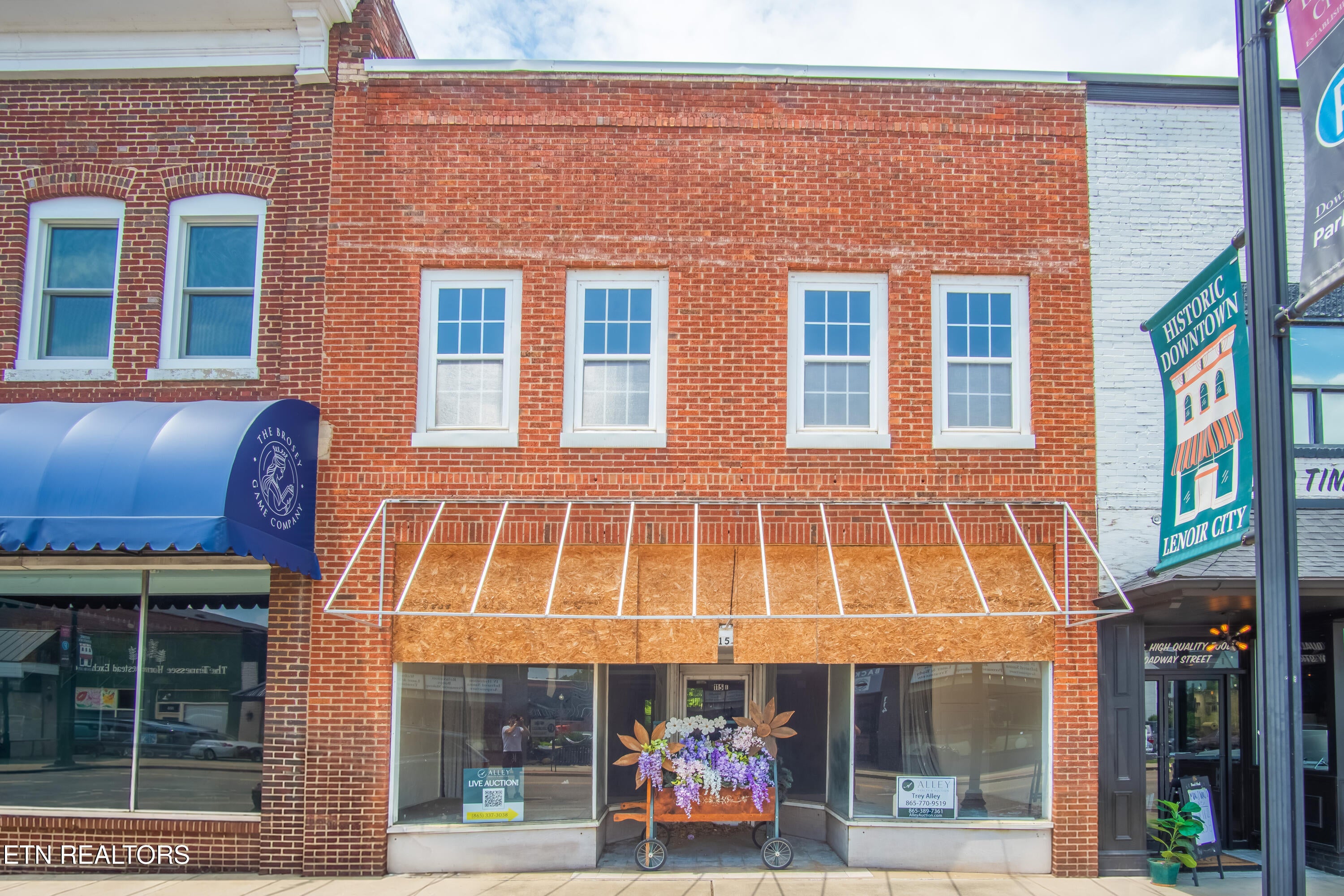 115 E Broadway St