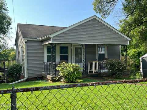 Photo of 1204 W Parkway Ave, Knoxville, TN 37912 (MLS # 1357439)