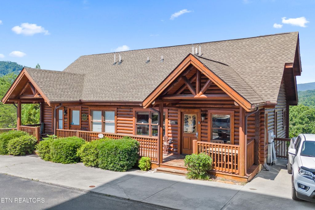 Photo of 411 Big Bear Way Way, Pigeon Forge, TN 37863 (MLS # 1284472)