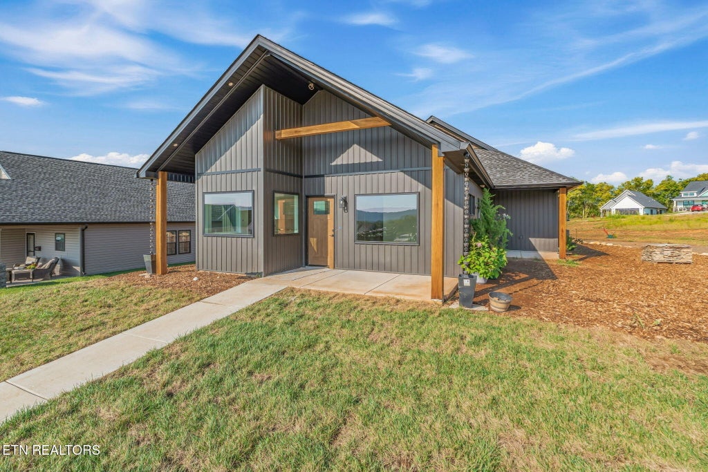 Photo of 1025 Wentfotrd Ave, Sweetwater, TN 37874 (MLS # 1351237)