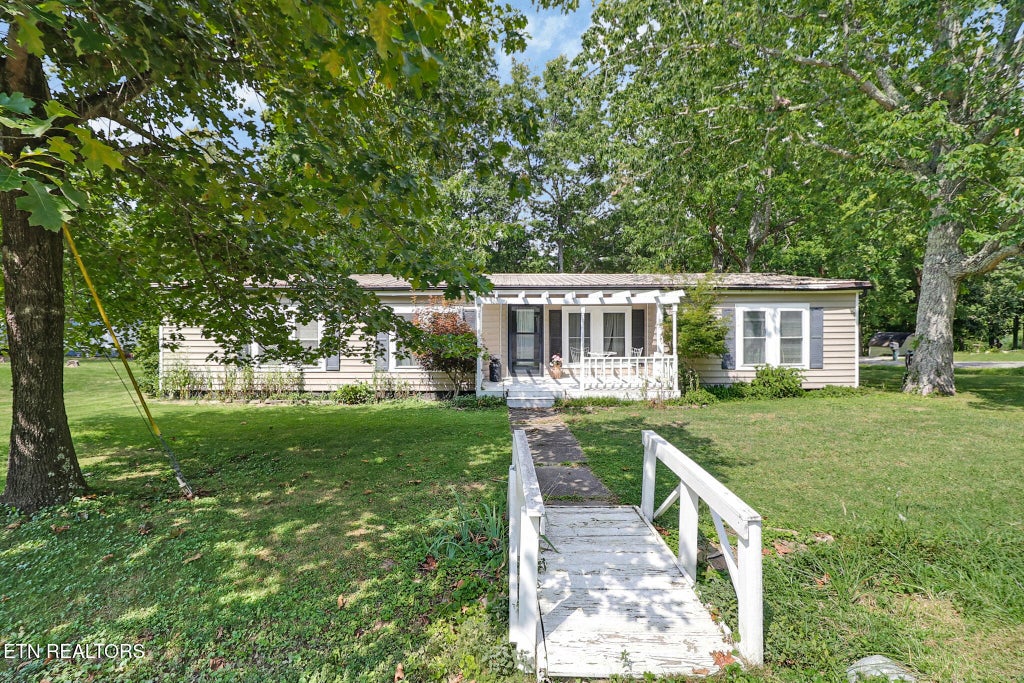 Photo of 313 Rugby Rd, Crossville, TN 38558 (MLS # 1356589)