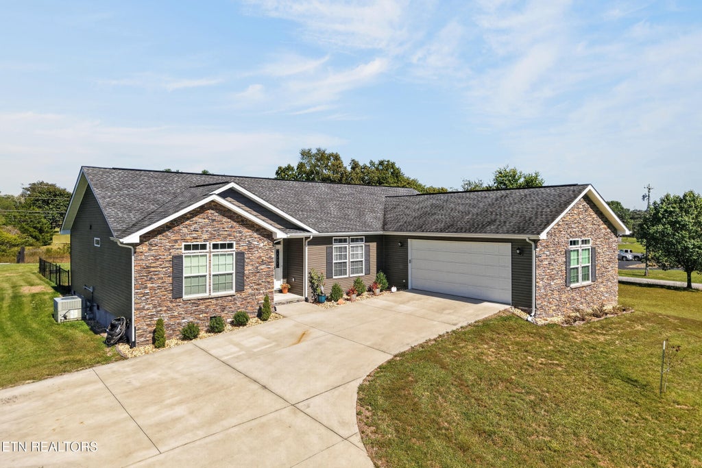 Photo of 40 Highland Ridge Drive, Crossville, TN 38555 (MLS # 1357824)