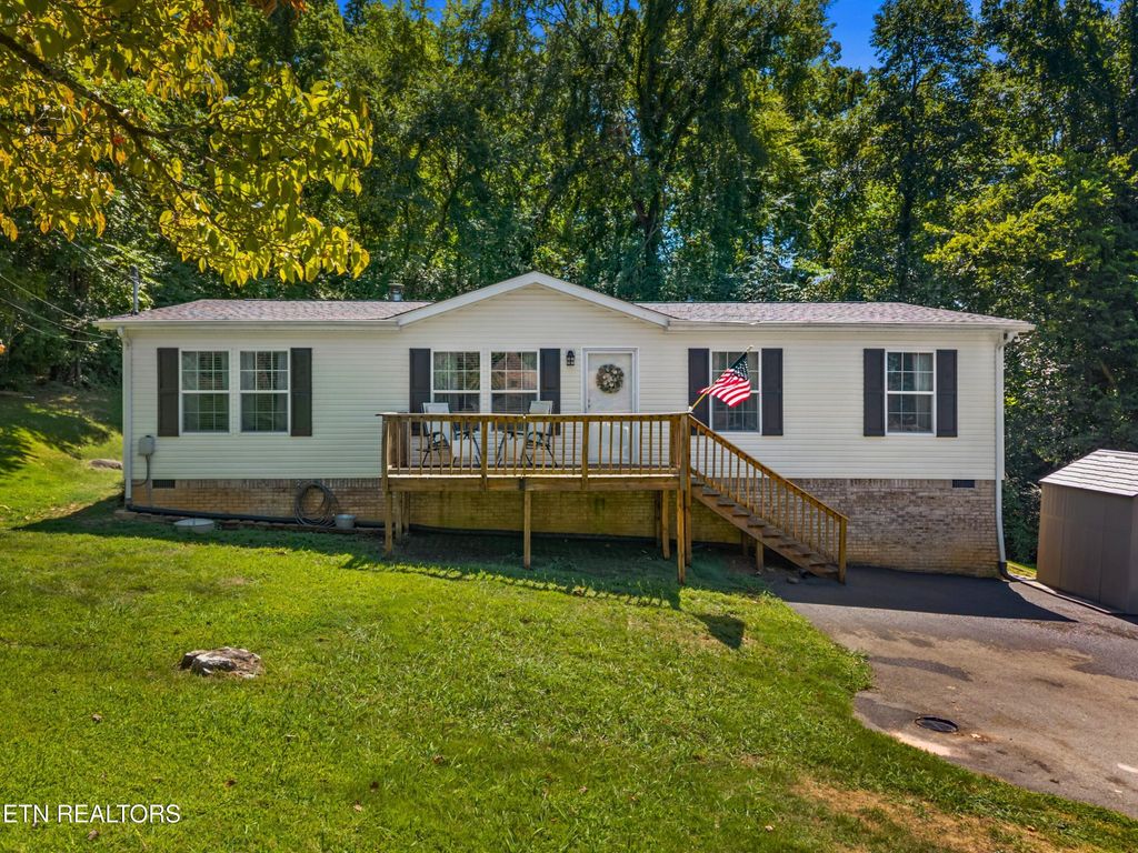 Photo of 831 Pineridge Rd, Dandridge, TN 37725 (MLS # 1347431)