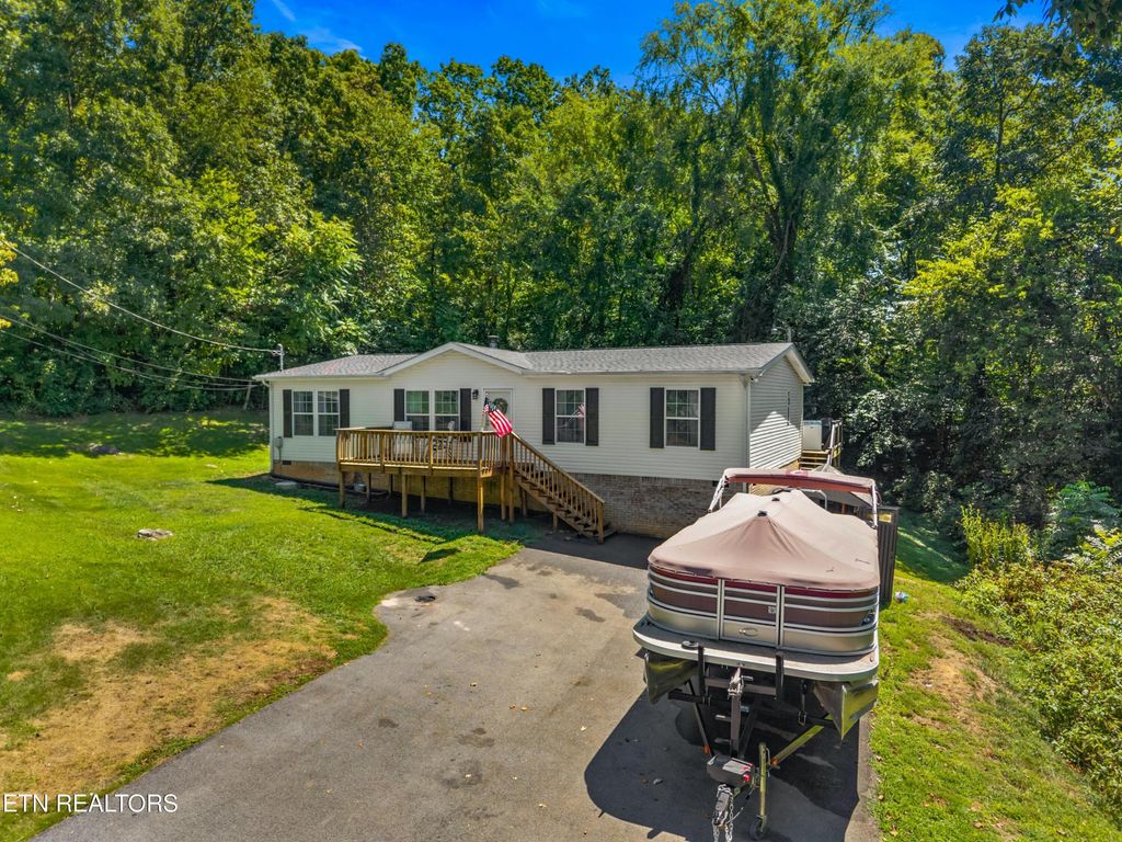 Photo of 831 Pineridge Rd, Dandridge, TN 37725 (MLS # 1347431)