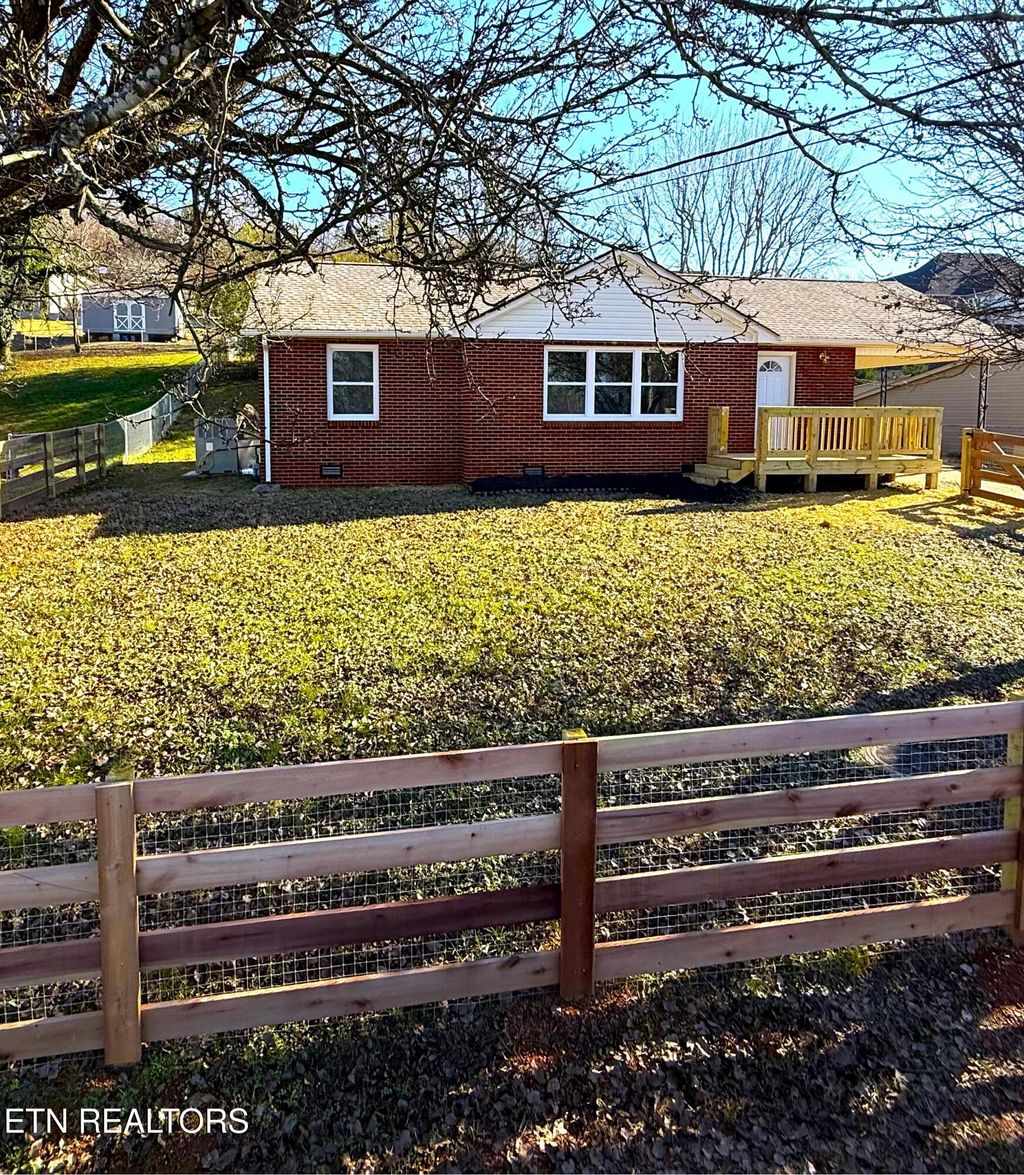 Photo of 807 Brown Ave, Kingston, TN 37763 (MLS # 1285419)