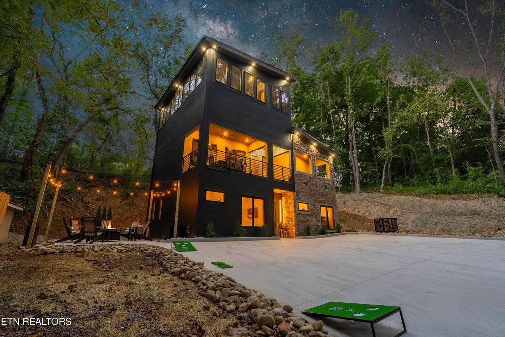 Photo of 525 McMahan Rd, Pigeon Forge, TN 37863 (MLS # 1316085)