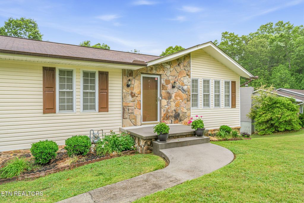 Photo of 7921 Blueberry Rd, Powell, TN 37849 (MLS # 1340023)