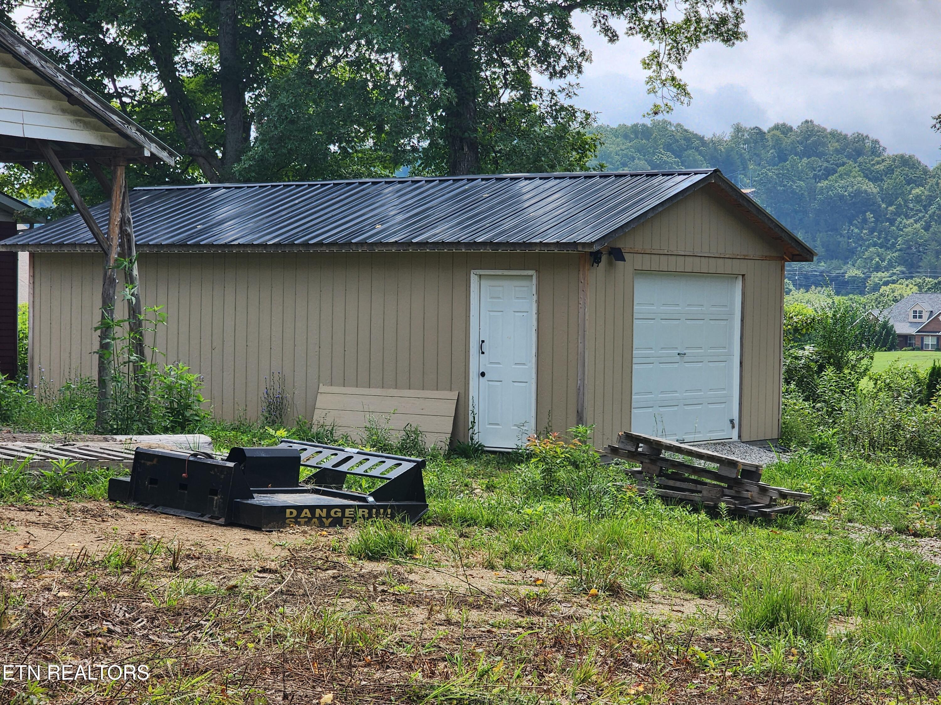 136 Woodvine St