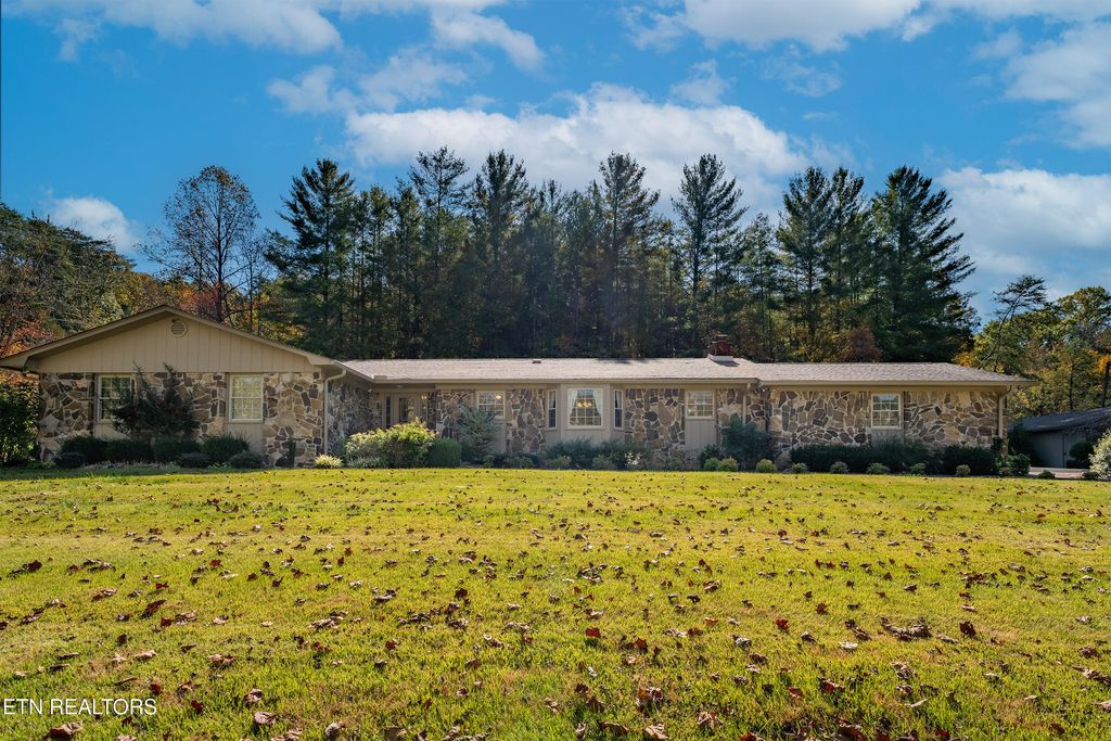 Photo of 4553 Lone Mountain Rd, New Tazewell, TN 37825 (MLS # 1282192)