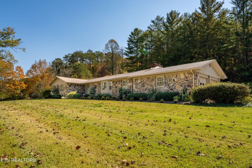 Photo of 4553 Lone Mountain Rd, New Tazewell, TN 37825 (MLS # 1282192)