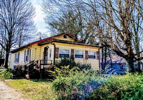 Photo of 827 N Rogers St, Clinton, TN 37716 (MLS # 1333770)