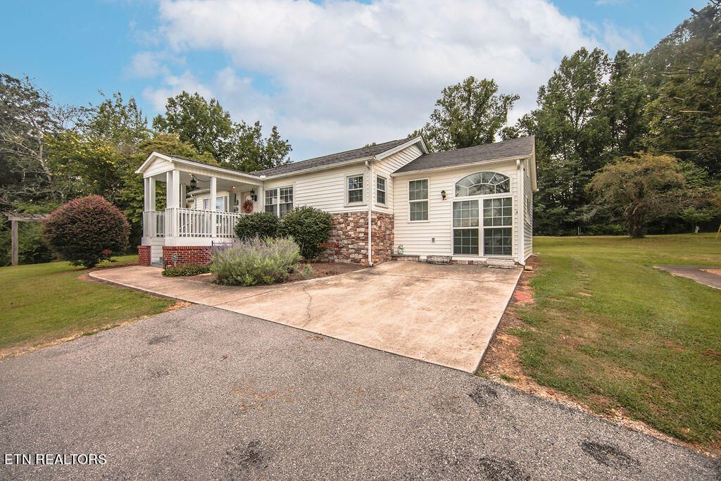 Photo of 106 Michelle Lane, Oliver Springs, TN 37840 (MLS # 1251734)