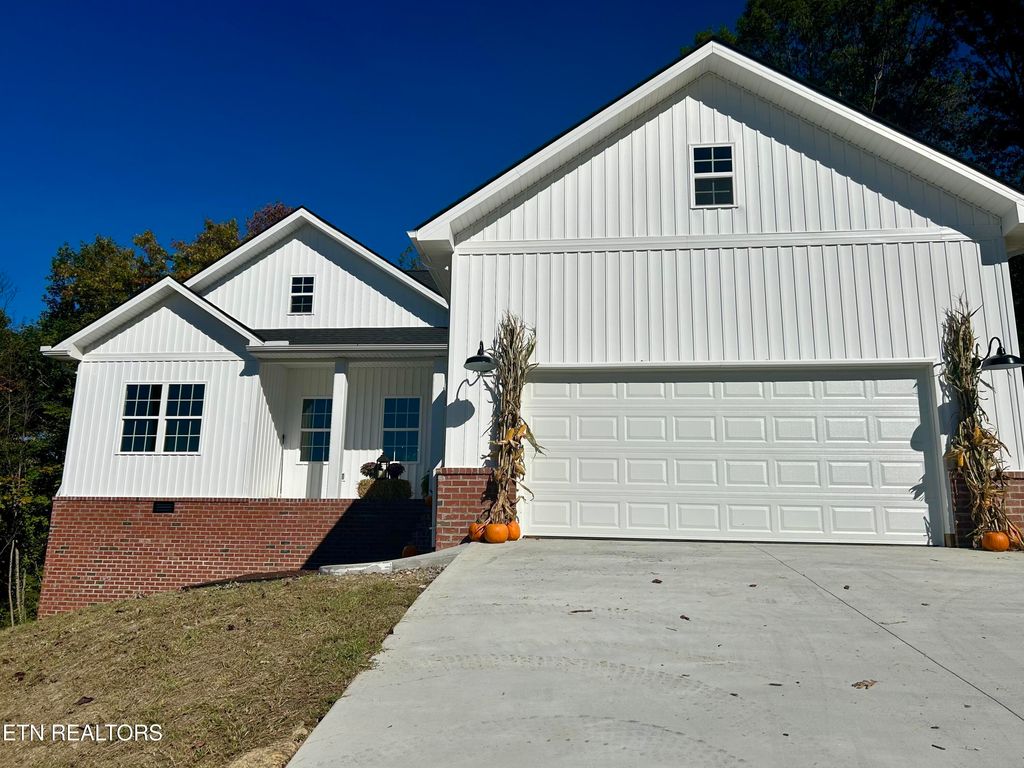 Photo of 132 CROSS Drive, Tazewell, TN 37879 (MLS # 1276301)