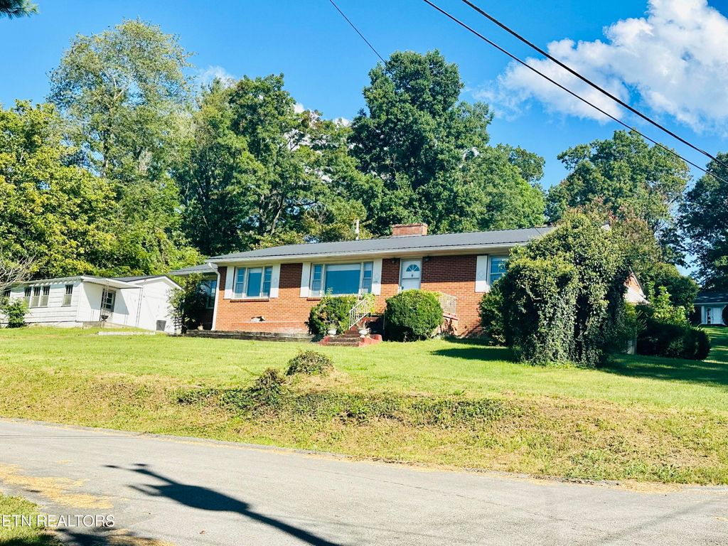 Photo of 1006 JAMES St, Tazewell, TN 37879 (MLS # 1239534)
