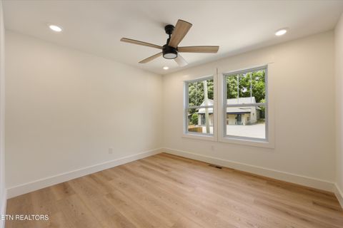 Tiny photo for 430 E Oldham Ave, Knoxville, TN 37917 (MLS # 1342413)