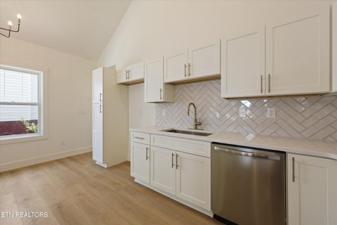 Tiny photo for 430 E Oldham Ave, Knoxville, TN 37917 (MLS # 1342413)