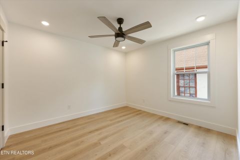 Tiny photo for 430 E Oldham Ave, Knoxville, TN 37917 (MLS # 1342413)