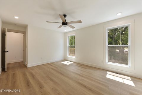 Tiny photo for 430 E Oldham Ave, Knoxville, TN 37917 (MLS # 1342413)