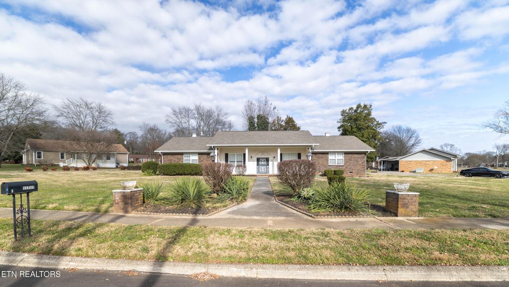 Photo of 11719 S Williamsburg Drive, Knoxville, TN 37934 (MLS # 1325195)
