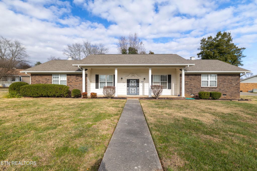 Photo of 11719 S Williamsburg Drive, Knoxville, TN 37934 (MLS # 1325195)