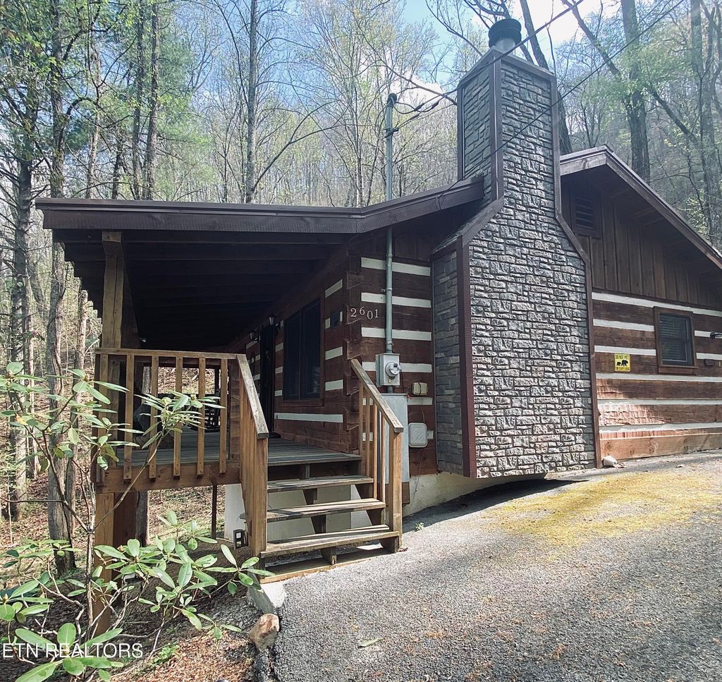 Photo of 2601 Black Bear Lane, Sevierville, TN 37876 (MLS # 1335395)