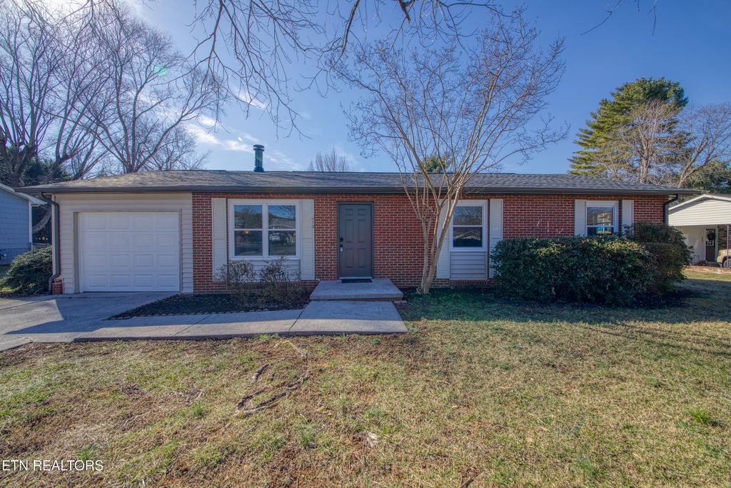 Photo of 313 Barbara Lane, Maryville, TN 37803 (MLS # 1327432)