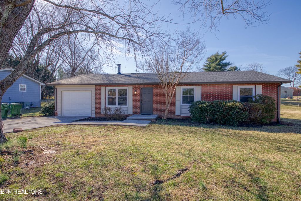 Photo of 313 Barbara Lane, Maryville, TN 37803 (MLS # 1327432)