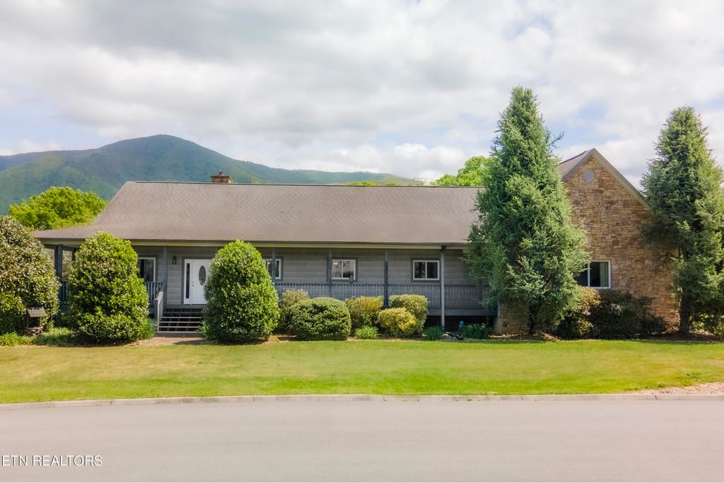 Photo of 3938 Katy Hollar Rd, Sevierville, TN 37862 (MLS # 1339321)