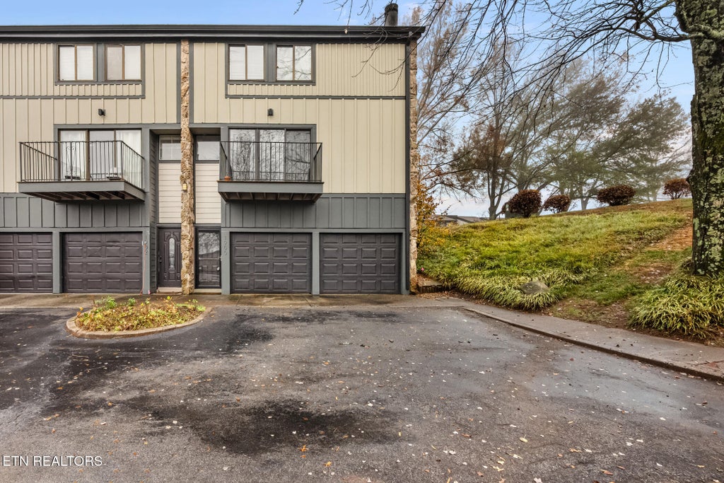 Photo of 1900 Cherokee Bluff Drive, Knoxville, TN 37920 (MLS # 1353998)