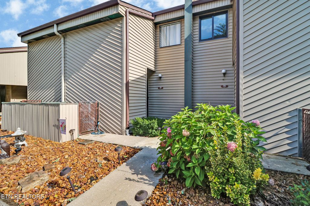 Photo of 74 Lakeshore Court #78, Crossville, TN 38558 (MLS # 1312055)