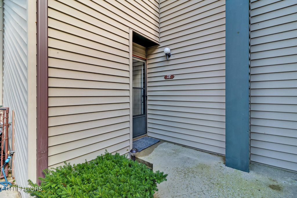 Photo of 74 Lakeshore Court #78, Crossville, TN 38558 (MLS # 1312055)