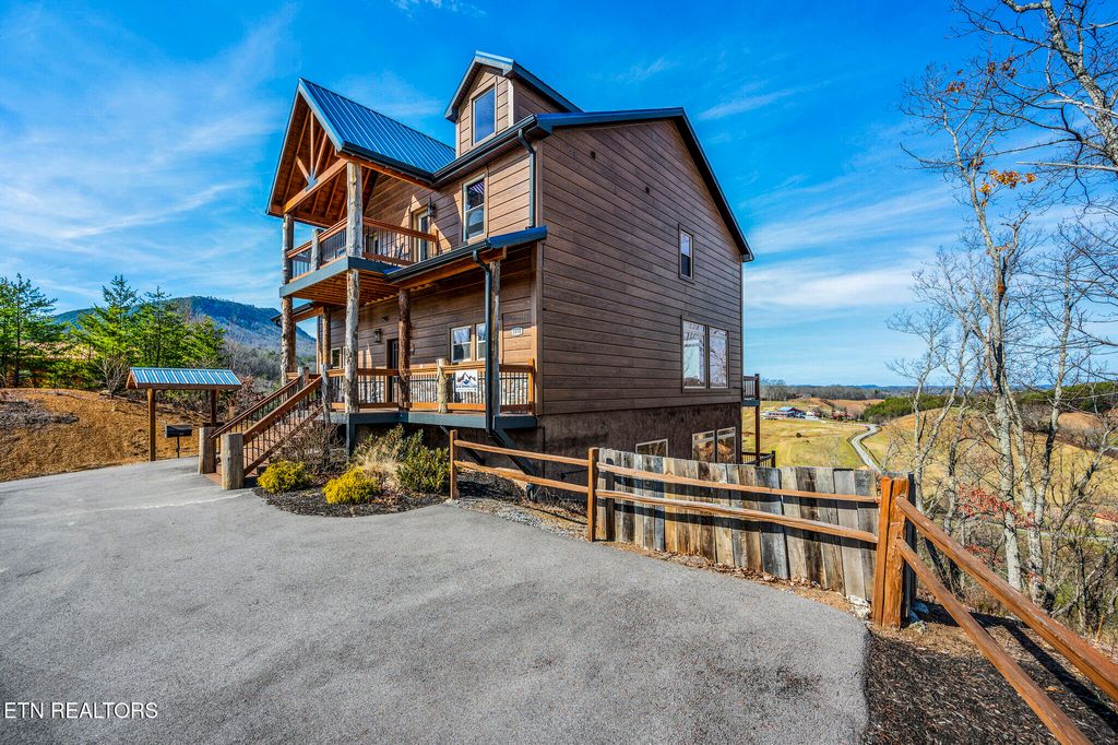 Photo of 1490 Sleepy Valley Lane Lane, Sevierville, TN 37876 (MLS # 1325603)