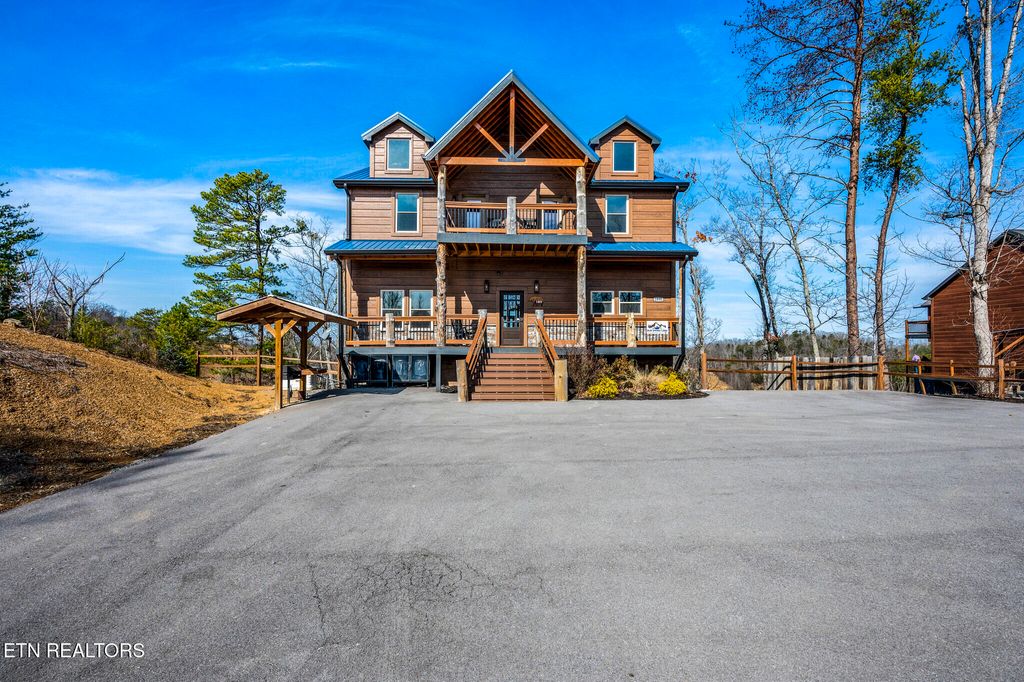 Photo of 1490 Sleepy Valley Lane Lane, Sevierville, TN 37876 (MLS # 1325603)
