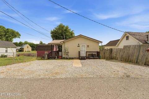 Photo of 206 E Maple St, Caryville, TN 37714 (MLS # 1339132)