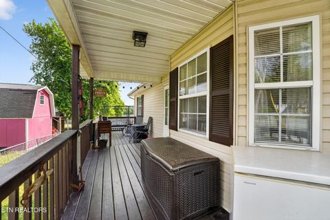 Property photo of 206 E Maple St, Caryville, TN 37714