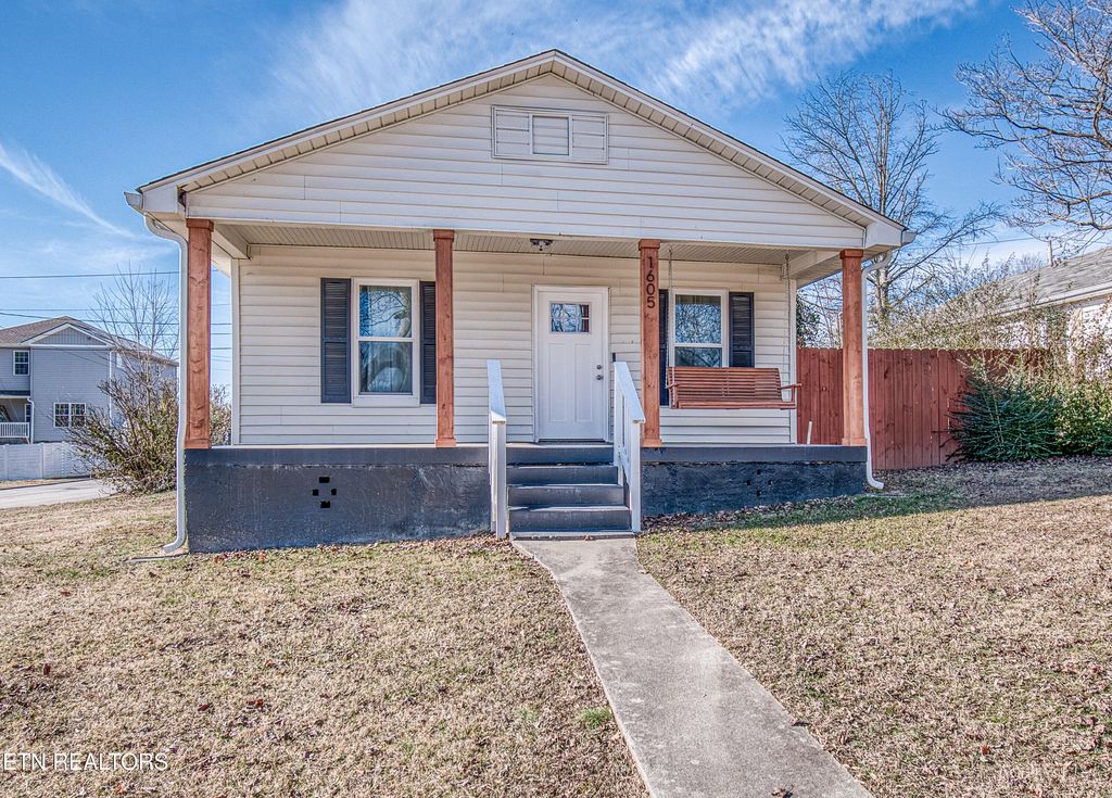 Photo of 1605 Lodge St, Alcoa, TN 37701 (MLS # 1287607)