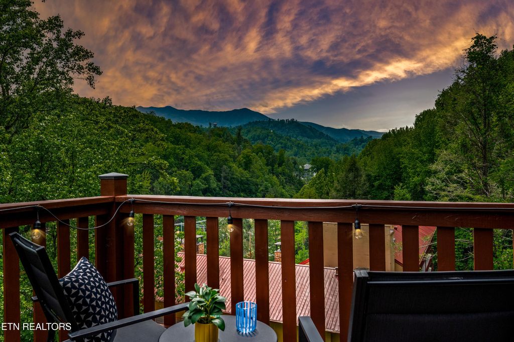 Photo of 611 Medlin Drive, Gatlinburg, TN 37738 (MLS # 1315239)