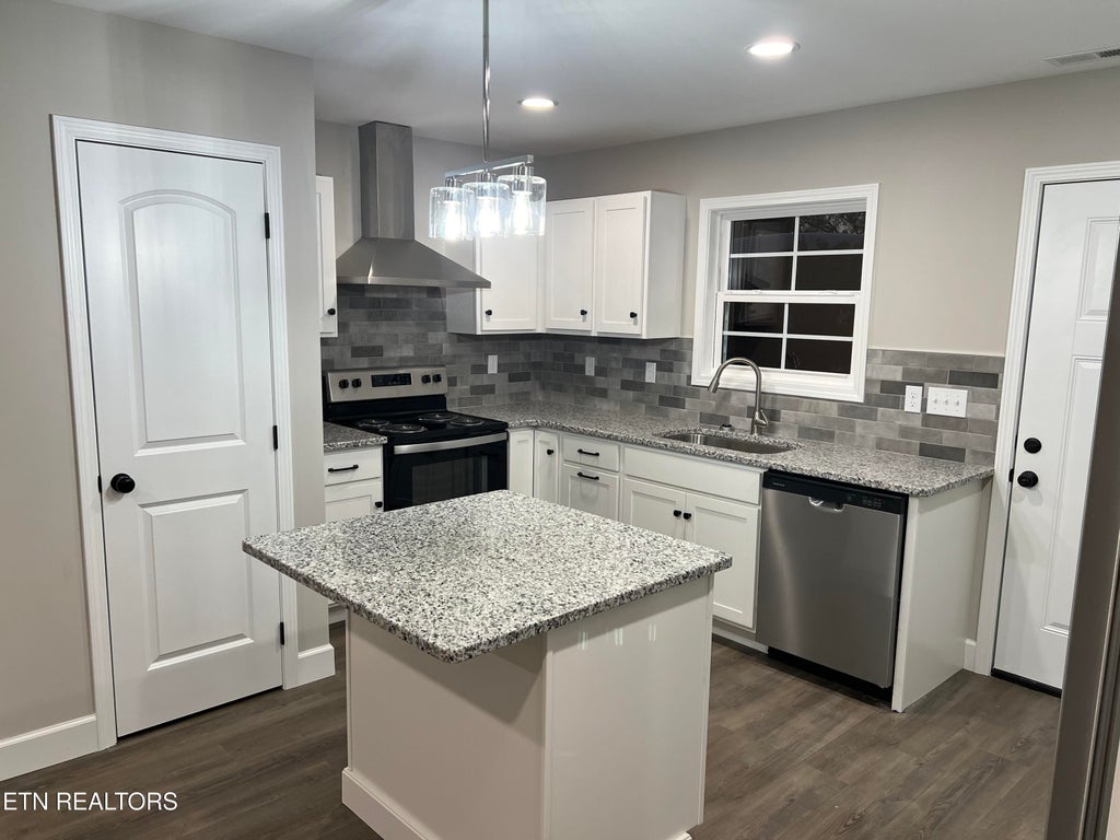 Photo of 289 Storie Ave, Crossville, TN 38555 (MLS # 1354717)