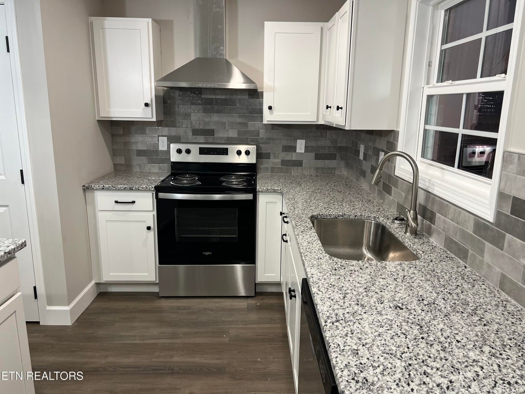 Photo of 289 Storie Ave, Crossville, TN 38555 (MLS # 1354717)