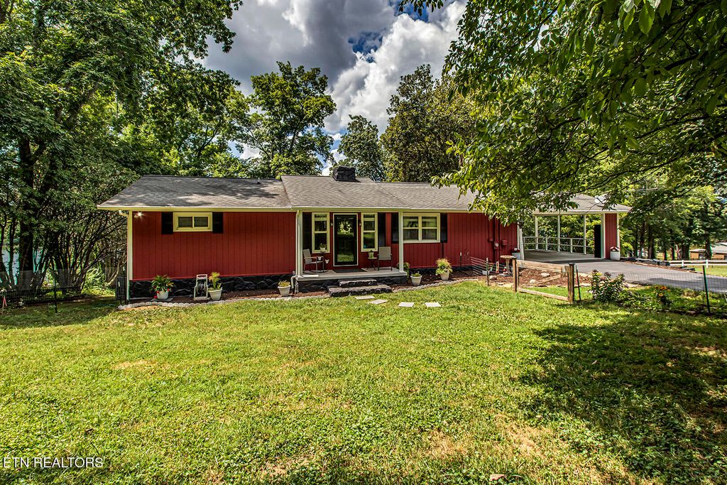 Photo of 2163 Sugar Grove Valley Rd, Harriman, TN 37748 (MLS # 1309135)