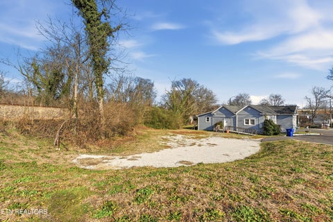 Tiny photo for 400 N Main St, Clinton, TN 37716 (MLS # 1325773)