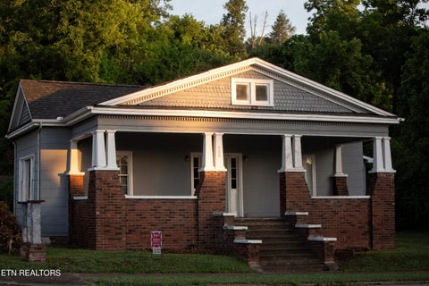 Photo of 400 N Main St, Clinton, TN 37716 (MLS # 1325773)